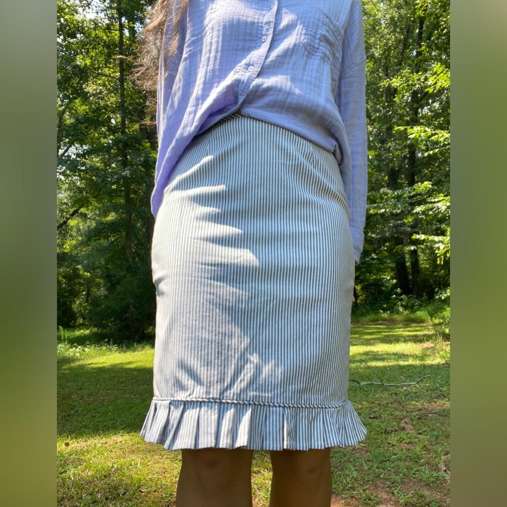 Willi Smith Women’s Gray and White-Stripped Pencil Skirt Size 4